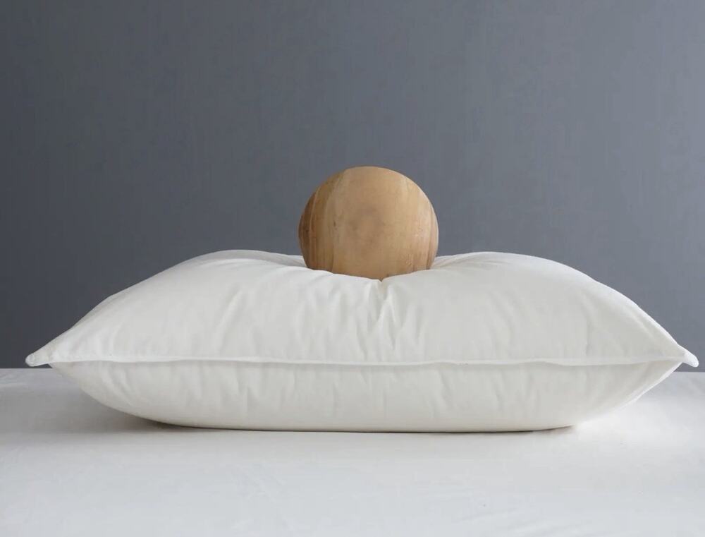 NWT Quince White Duck Down Premium Pillow - King FIRM ~H~ $164 MSRP